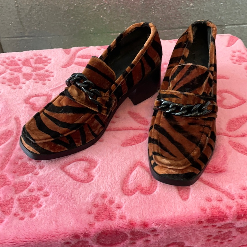 Brown and black zebra fur